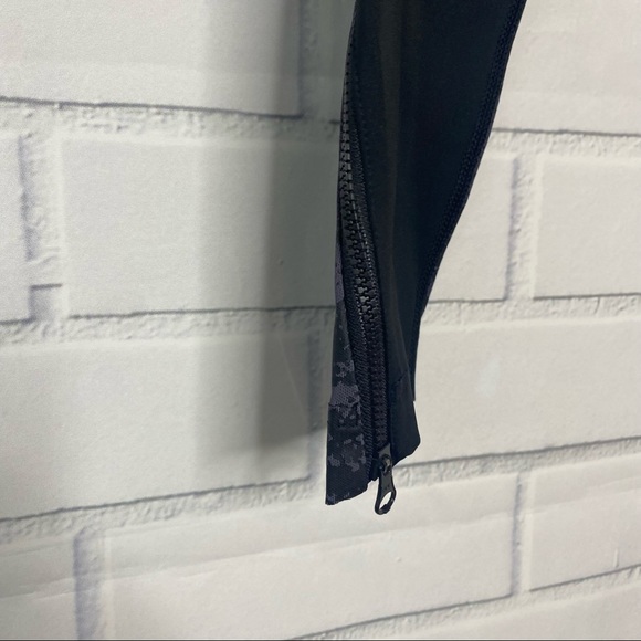 Adidas by Stella McCartney Run Leo Tight in Black size medium - Picture 7 of 12